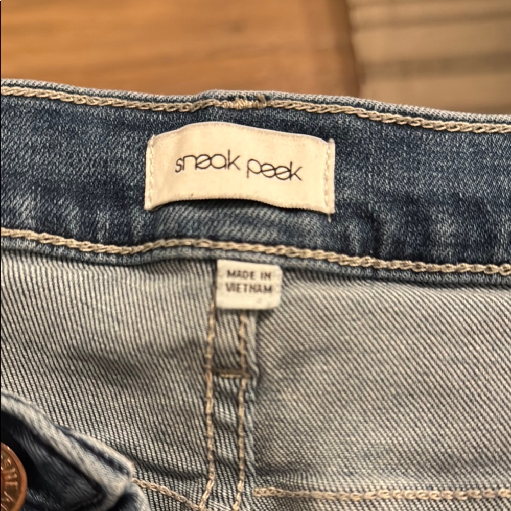 Sneak Peek. Size 20. Super cute distressed Blue Jeans! - Picture 5 of 6